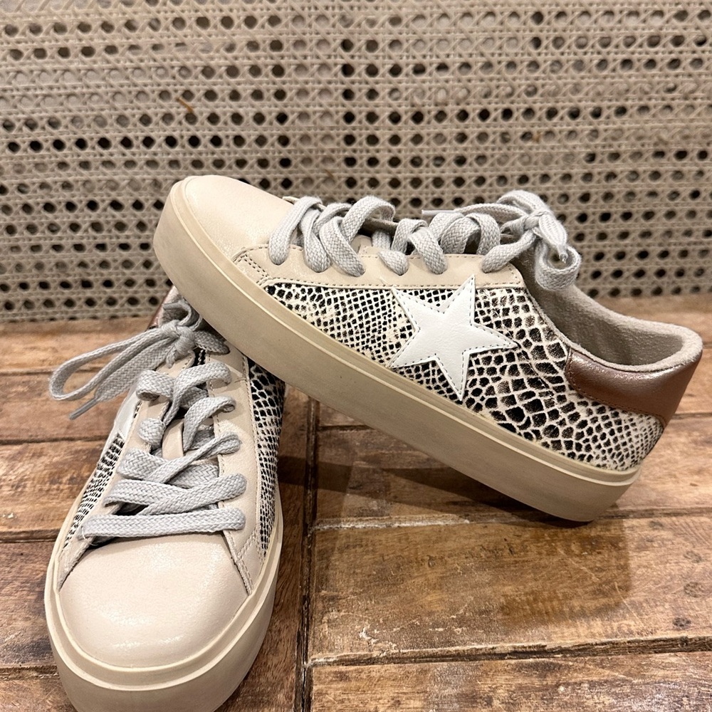 ShuShop Women's Sneakers with Star and Snake Print
